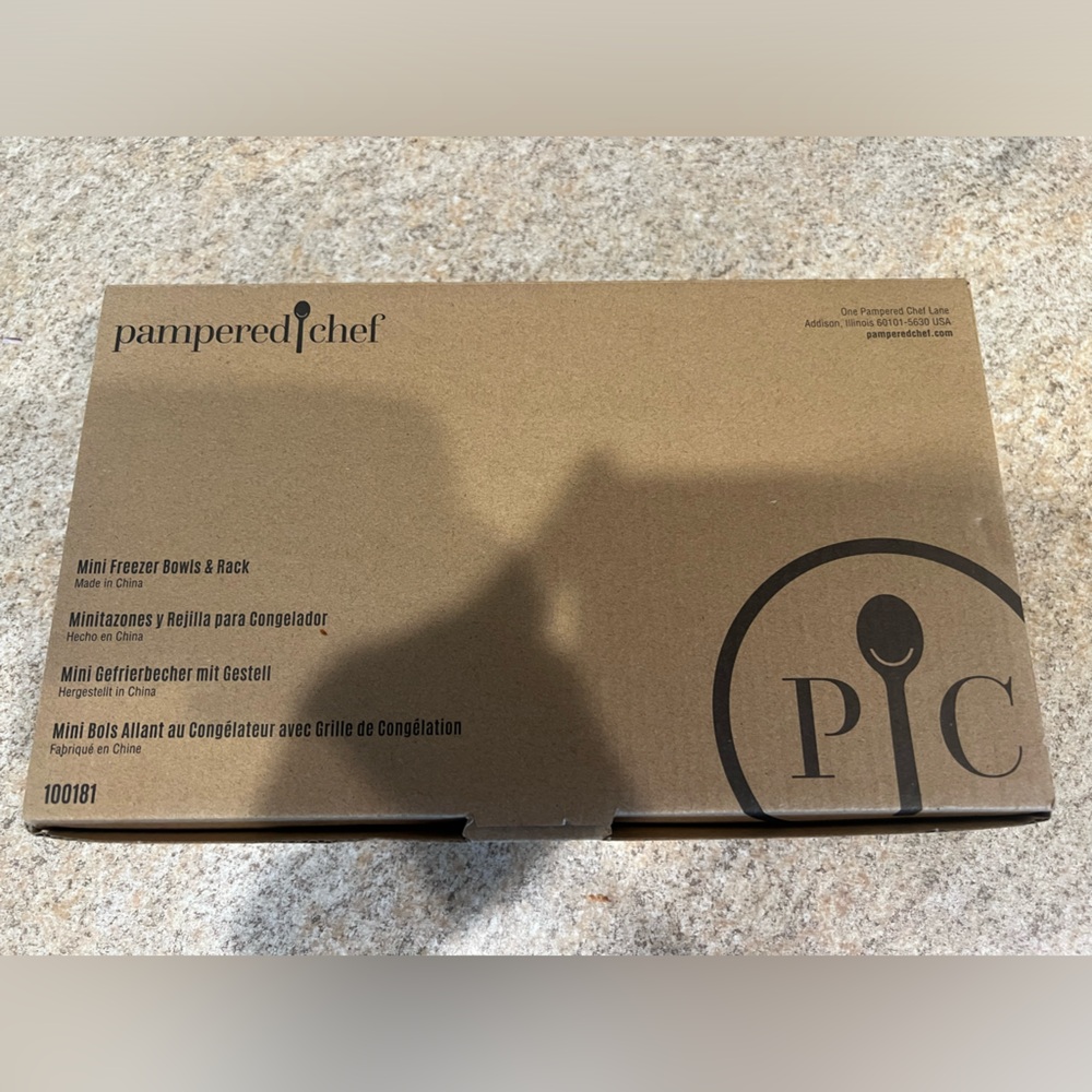 NWT Pampered Chef Mini Freezer bowls and rack